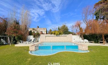 Espectacular chalet con piscina en Barrio Los Troncos - Alquiler Temporario