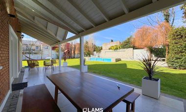 Espectacular chalet con piscina en Barrio Los Troncos - Alquiler Temporario