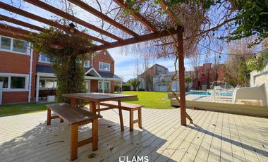 Espectacular chalet con piscina en Barrio Los Troncos - Alquiler Temporario