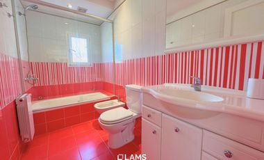 Espectacular chalet con piscina en Barrio Los Troncos - Alquiler Temporario