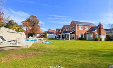 Espectacular chalet con piscina en Barrio Los Troncos - Alquiler Temporario