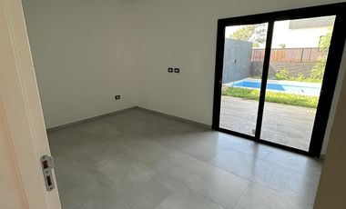 Se vende Casa en Barrio Privado Panambí