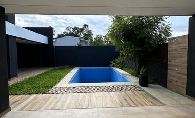 Se vende Casa en Barrio Privado Panambí