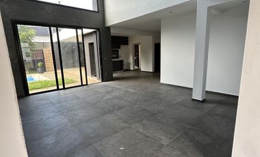 Se vende Casa en Barrio Privado Panambí
