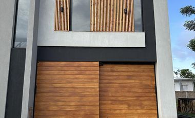 Se vende Casa en Barrio Privado Panambí