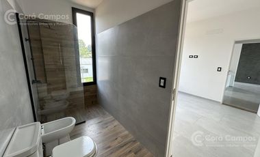 Se vende Casa en Barrio Privado Panambí