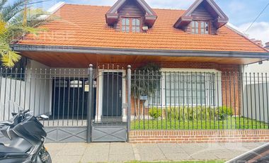 Casa 4 Ambientes con piscina en Venta - Quilmes