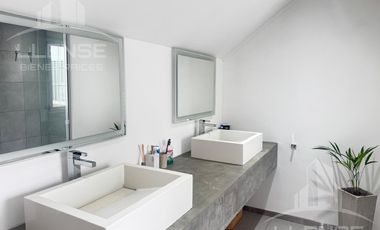 Casa 4 Ambientes con piscina en Venta - Quilmes