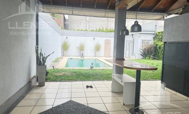 Casa 4 Ambientes con piscina en Venta - Quilmes