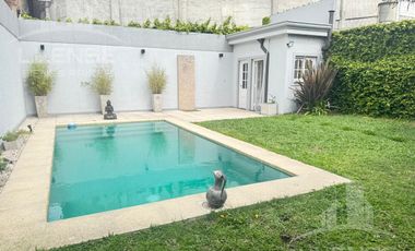 Casa 4 Ambientes con piscina en Venta - Quilmes