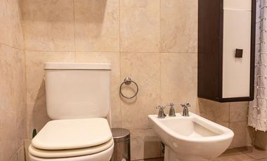 VENTA CASA DE 3 DORMITORIOS EN FUNES CON PILETA
