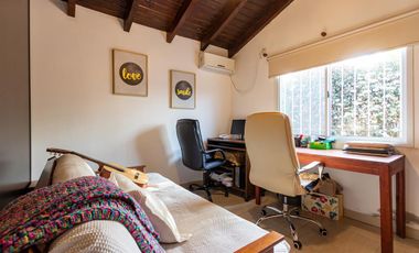 VENTA CASA DE 3 DORMITORIOS EN FUNES CON PILETA
