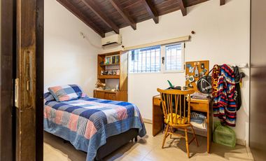VENTA CASA DE 3 DORMITORIOS EN FUNES CON PILETA
