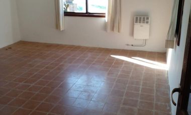 Casa de 5 ambientes en Venta  en El Cazal Escobar