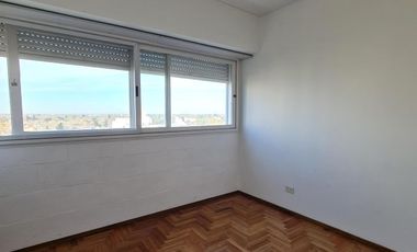 Departamento 3 ambientes  con balcon - con cochera - Baulera - Piso alto - Apto credito