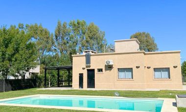 Venta - Casa - Barrio Parque Sakura - Exaltación de la Cruz
