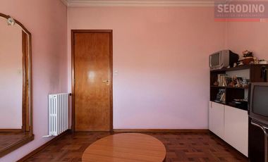 Chalet de 5 ambientes con parque