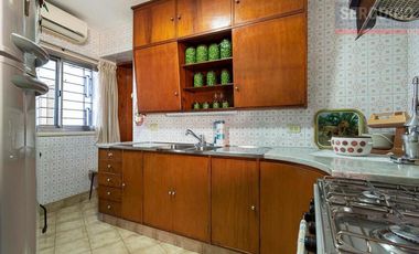 Chalet de 5 ambientes con parque