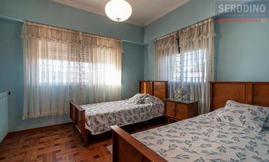 Chalet de 5 ambientes con parque