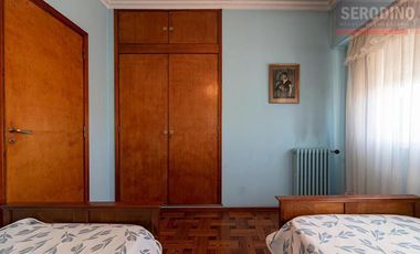 Chalet de 5 ambientes con parque