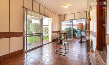 Chalet de 5 ambientes con parque