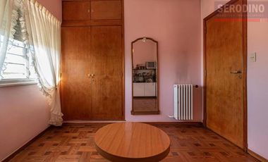Chalet de 5 ambientes con parque
