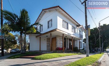 Chalet de 5 ambientes con parque