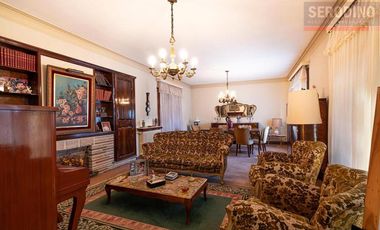 Chalet de 5 ambientes con parque