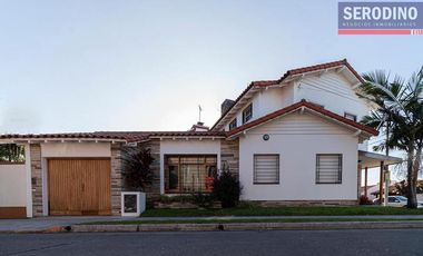 Chalet de 5 ambientes con parque