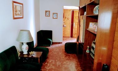 Venta 2 Casas al Fte.  en Ramos Mejia - C/Fdo con quincho y pileta