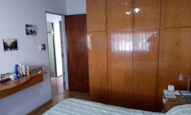 Venta 2 Casas al Fte.  en Ramos Mejia - C/Fdo con quincho y pileta