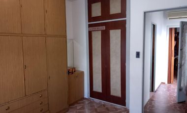 Venta 2 Casas al Fte.  en Ramos Mejia - C/Fdo con quincho y pileta