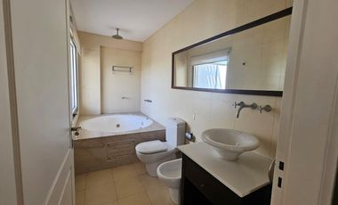 Venta o alquiler departamento de 3 ambientes c/cochera en BA Houses