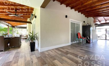 Casa con piscina en Echeverria Del Lago fondo a pulmón verde
