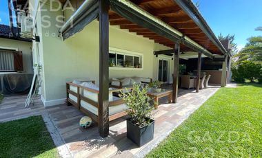 Casa con piscina en Echeverria Del Lago fondo a pulmón verde
