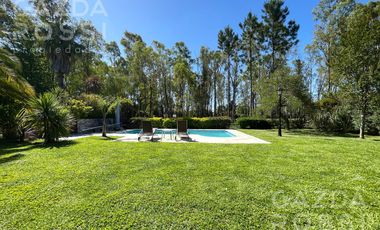 Casa con piscina en Echeverria Del Lago fondo a pulmón verde
