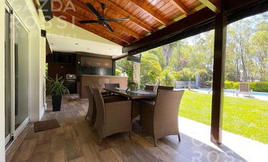 Casa con piscina en Echeverria Del Lago fondo a pulmón verde