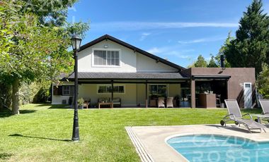 Casa con piscina en Echeverria Del Lago fondo a pulmón verde