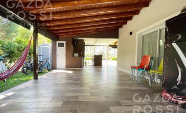 Casa con piscina en Echeverria Del Lago fondo a pulmón verde