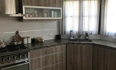 CASA EN VENTA EN BURZACO