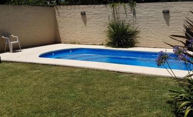 CASA EN VENTA EN BURZACO