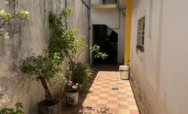 Casa 4 ambientes con garage, parque y quincho