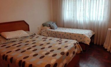 Casa 4 ambientes con garage, parque y quincho