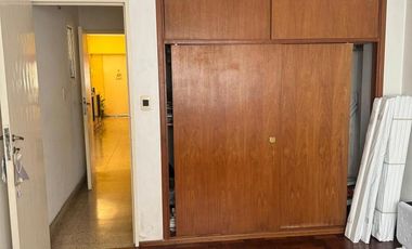 Casa 4 ambientes con garage, parque y quincho