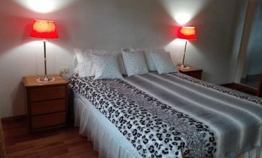 Casa 4 ambientes con garage, parque y quincho