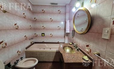 Venta casa de 5 ambientes con cochera y quincho en Quilmes Oeste