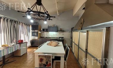 Venta casa de 5 ambientes con cochera y quincho en Quilmes Oeste