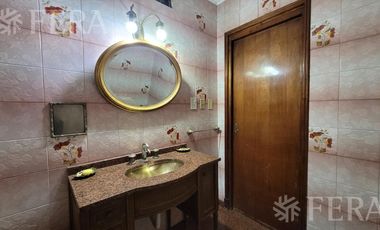Venta casa de 5 ambientes con cochera y quincho en Quilmes Oeste