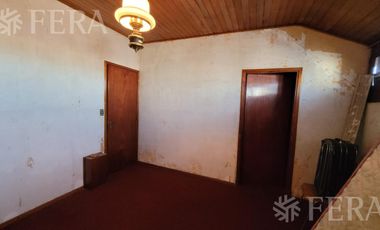 Venta casa de 5 ambientes con cochera y quincho en Quilmes Oeste