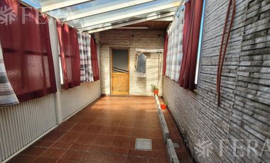 Venta casa de 5 ambientes con cochera y quincho en Quilmes Oeste